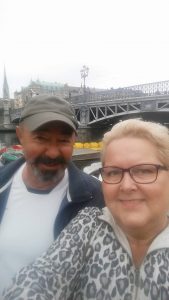 Magister Ernö och fröken Kristina mötte upp vid Djurgårdsbron.